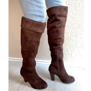 BOOTS - Skechers - Size 7.5